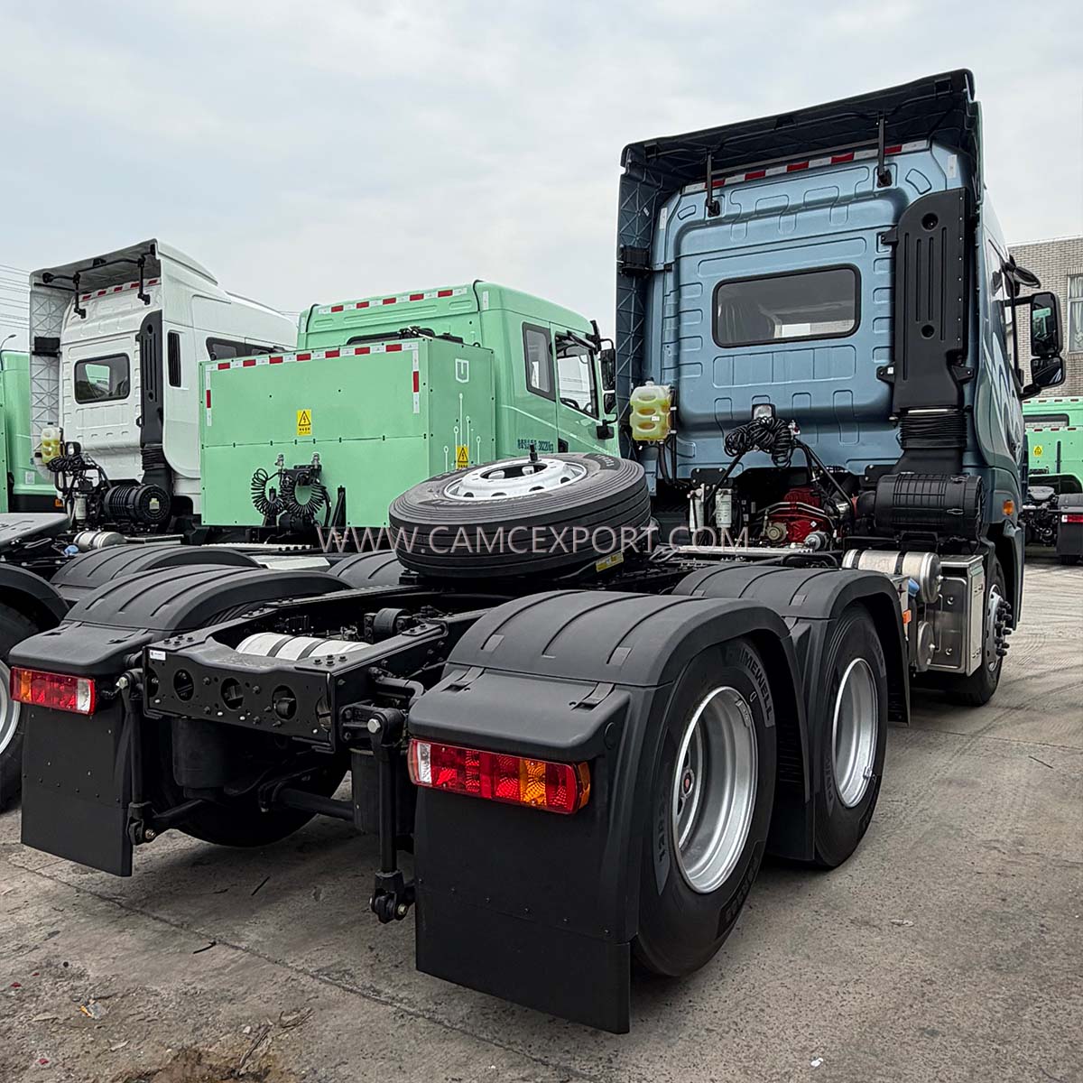 Traktor diesel H9 6 &times; 4 kelabu6